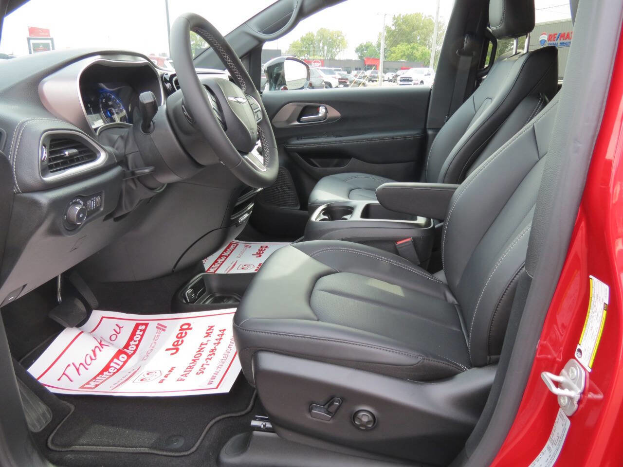 New 2026 Chrysler Pacifica Select image 7