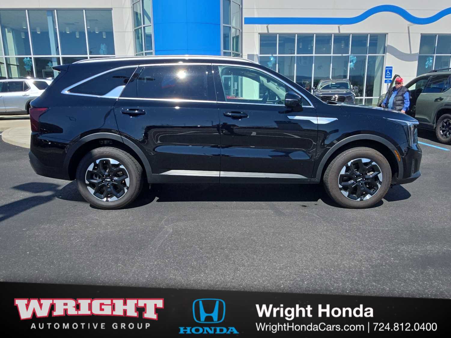 Used 2024 Kia Sorento S image 1