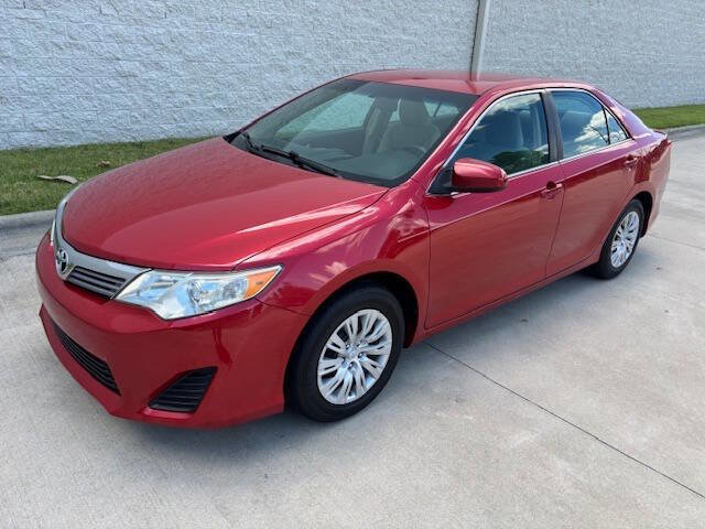 Used 2012 Toyota Camry L image 2