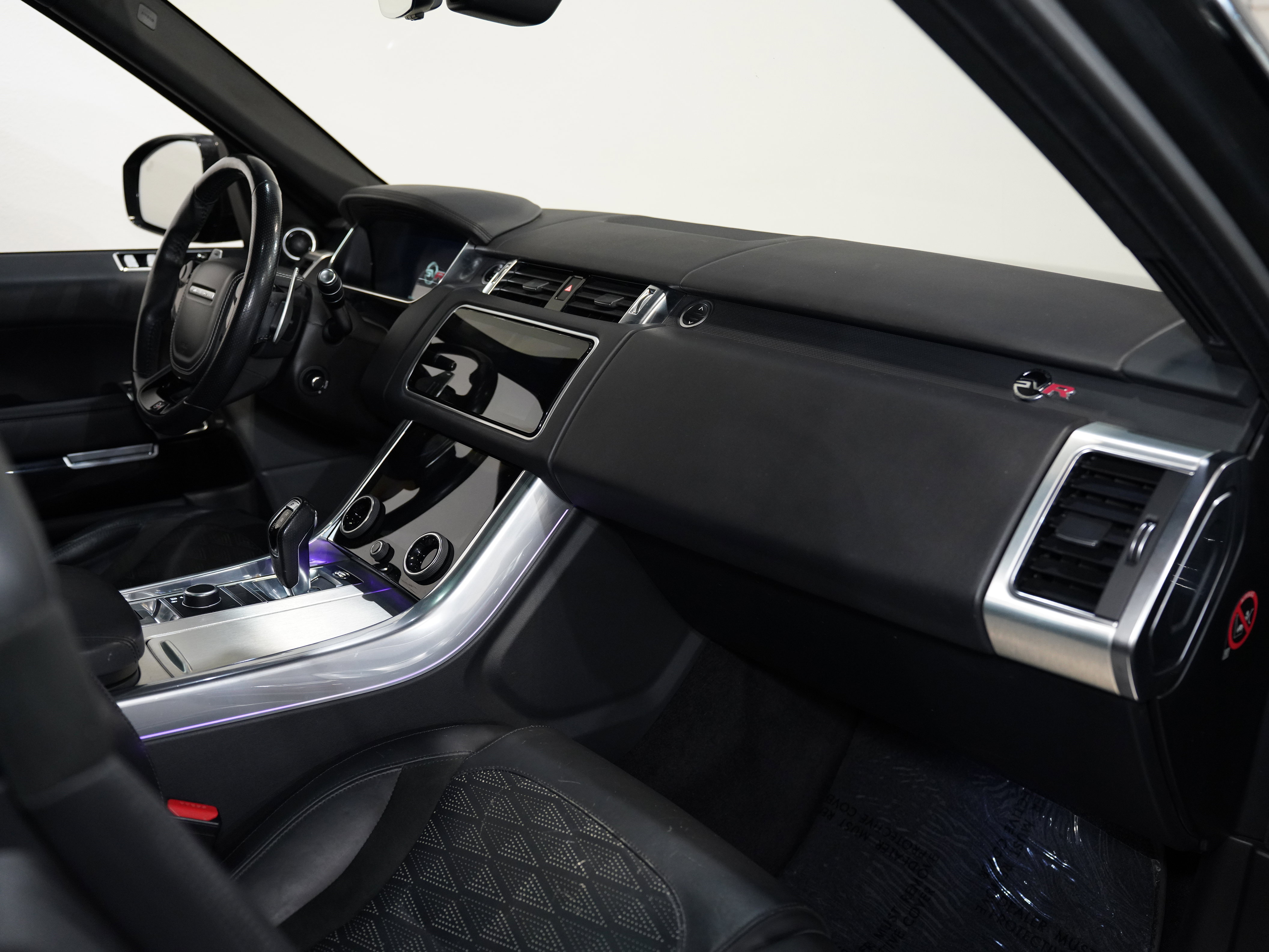 Used 2018 Land Rover Range Rover Sport SVR image 36