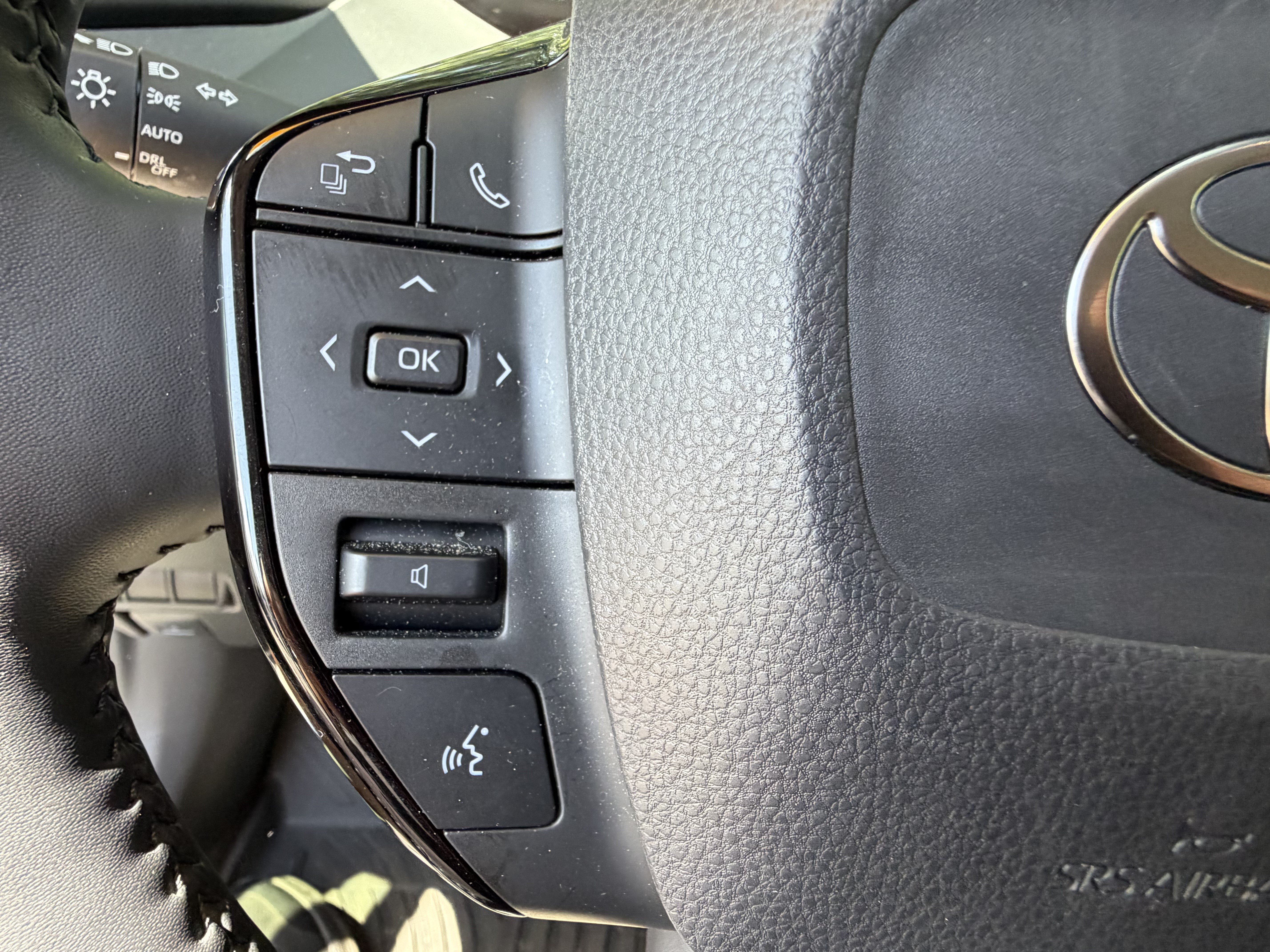 Used 2024 Toyota Prius XLE FWD image 19