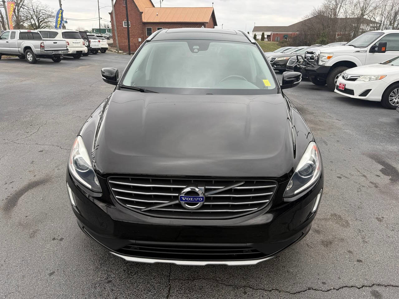 Used 2017 Volvo XC60 T5 Inscription w/ Preferred Option Package FWD image 9