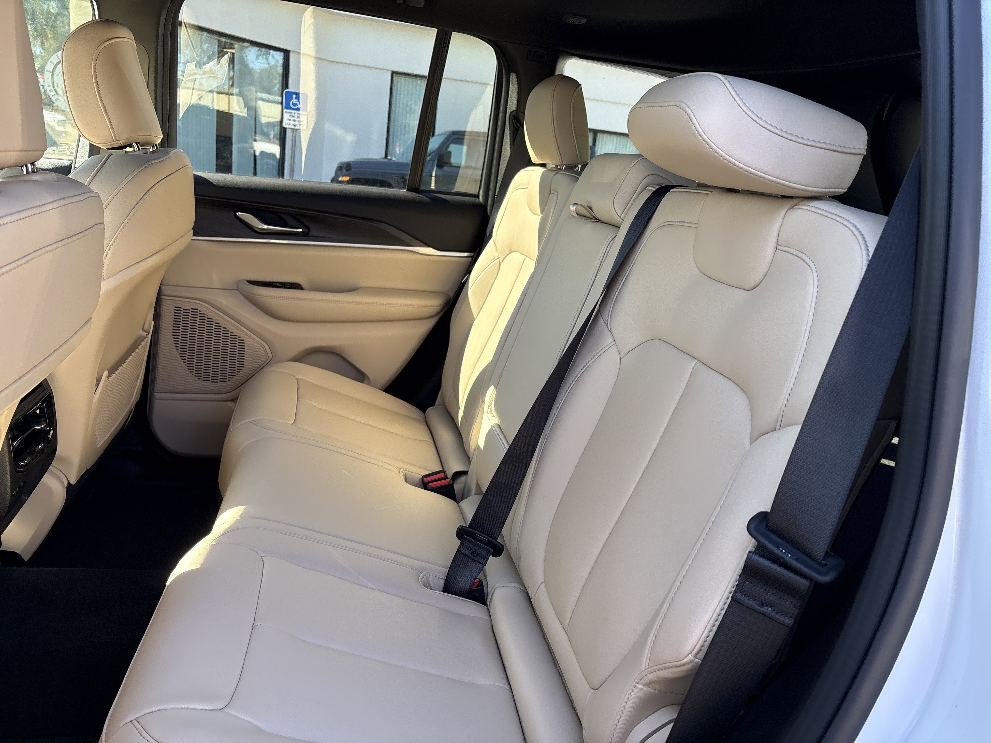 New 2025 Jeep Grand Cherokee Limited image 19