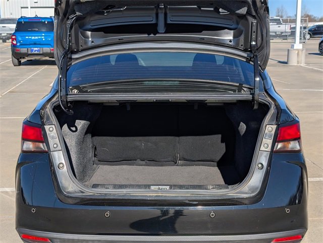 Used 2020 Nissan Versa SR w/ Convenience Package image 9