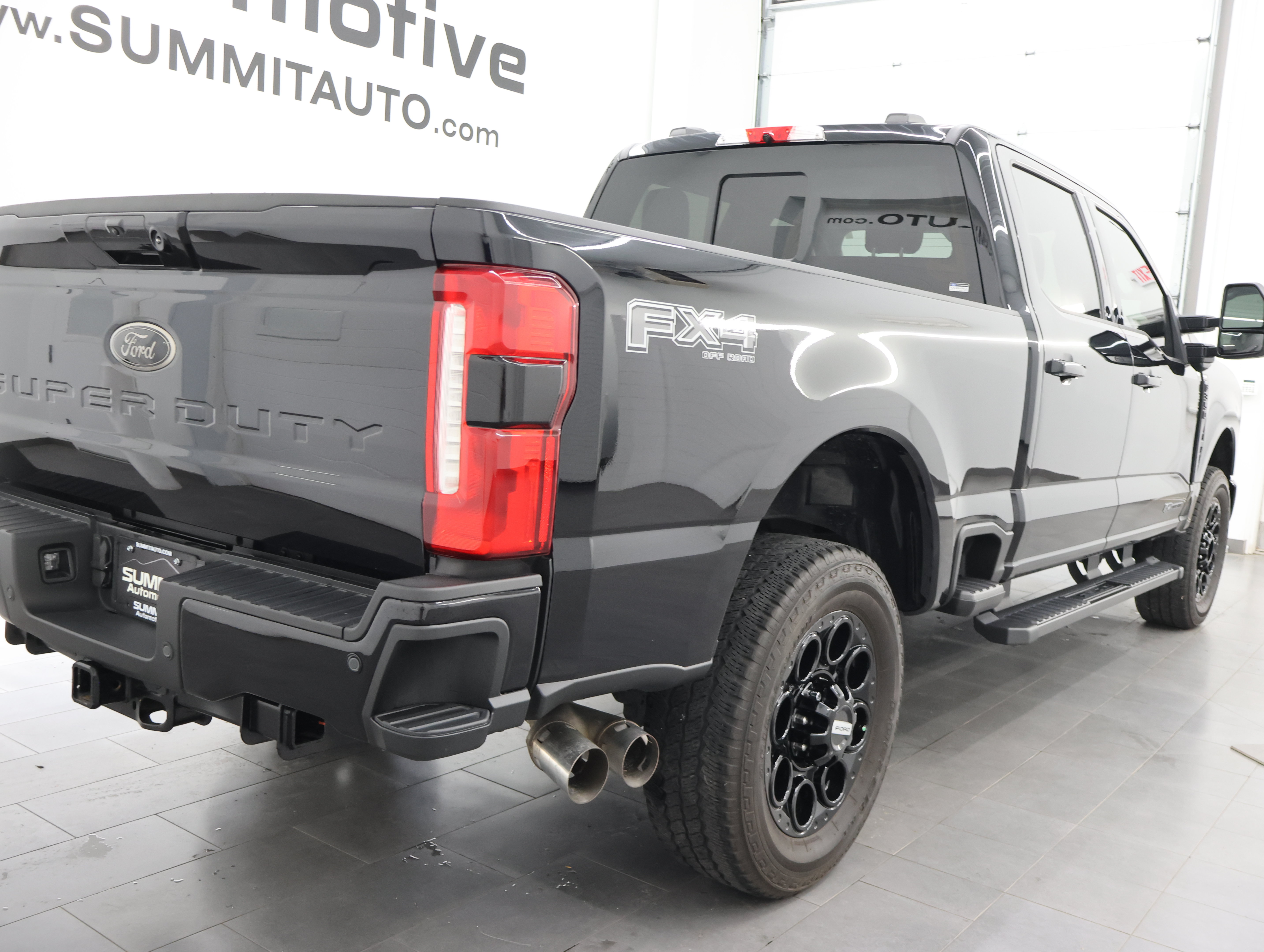 Used 2025 Ford F350 Lariat w/ Lariat Ultimate Package AWD/4WD image 4