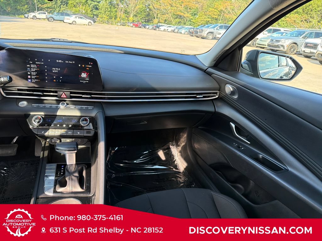 Used 2025 Hyundai Elantra SEL FWD image 36