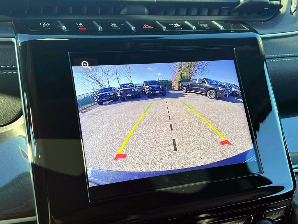 Certified 2023 Jeep Grand Cherokee Laredo image 32