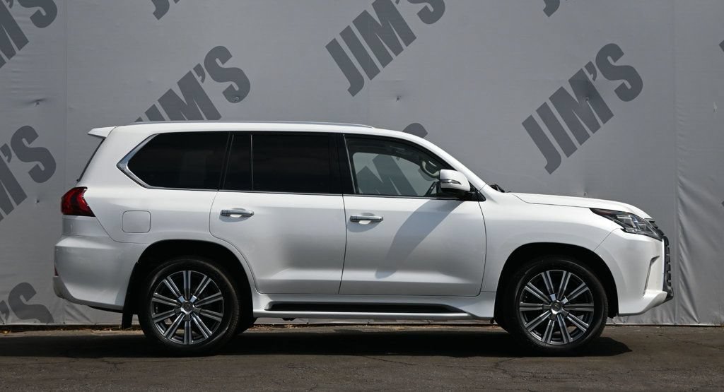 Used 2017 Lexus LX 570 4WD w/ Luxury Package image 4