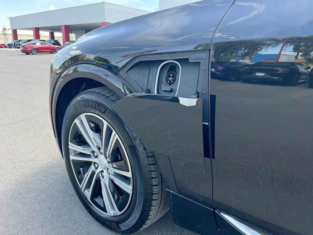Used 2025 Cadillac Lyriq Luxury AWD/4WD image 38