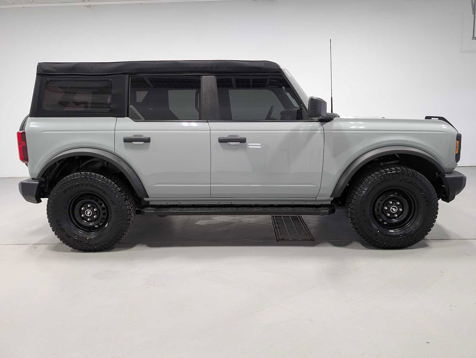 Used 2023 Ford Bronco 4-Door image 7