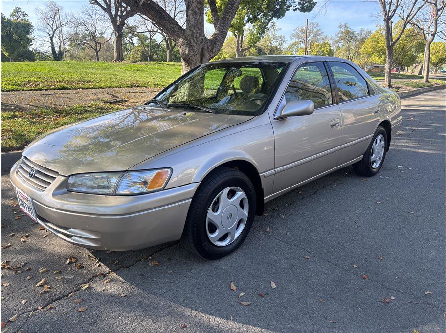 Used 1998 Toyota Camry LE FWD image 3