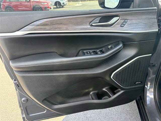 Used 2023 Jeep Grand Cherokee Limited w/ Luxury Tech Group II image 14