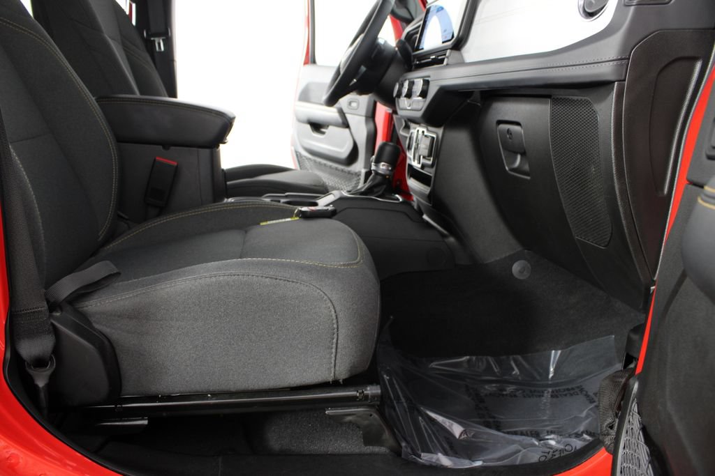 Used 2025 Jeep Wrangler Unlimited Sahara AWD/4WD image 19