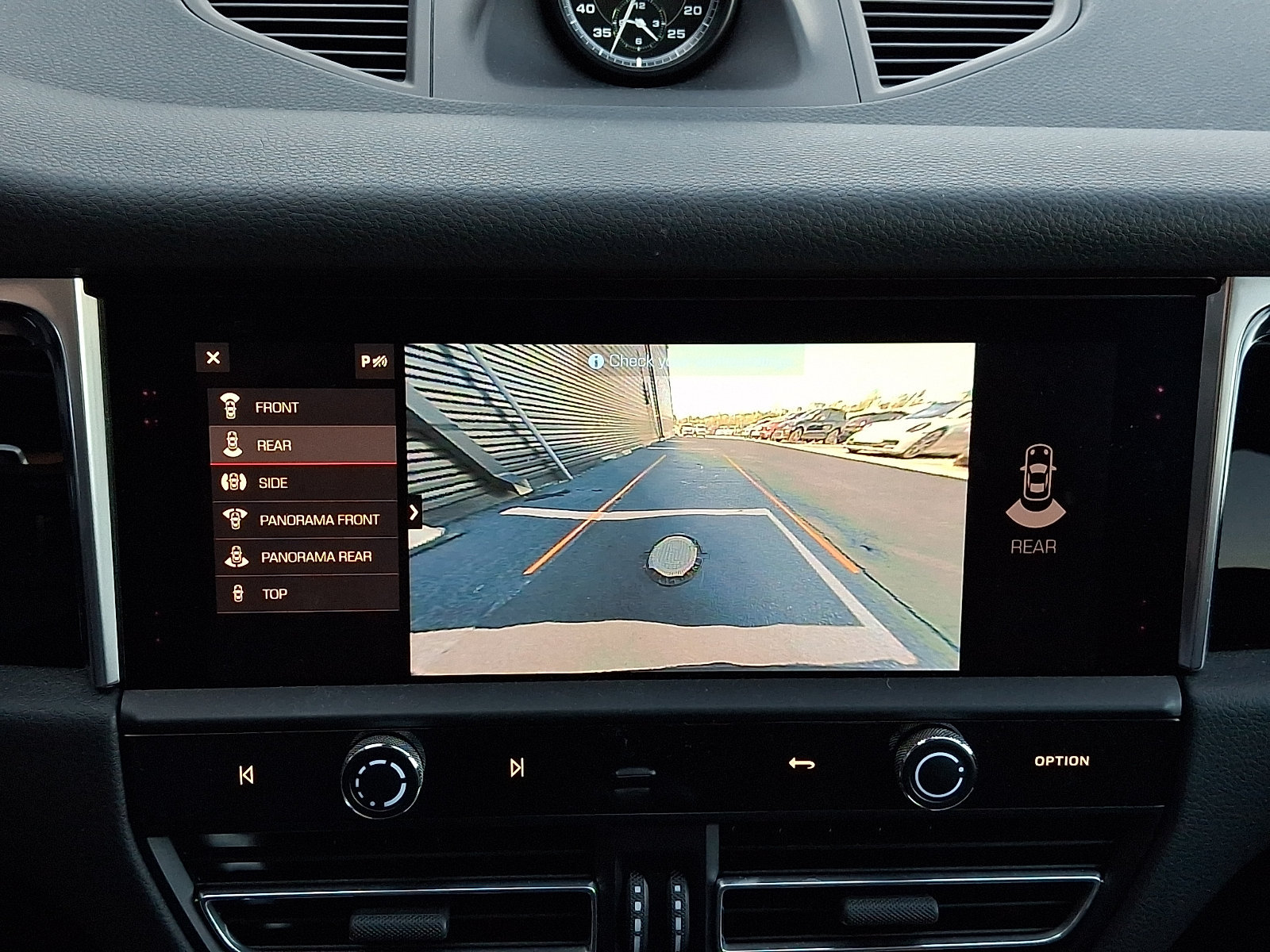 Certified 2024 Porsche Macan S AWD/4WD image 22