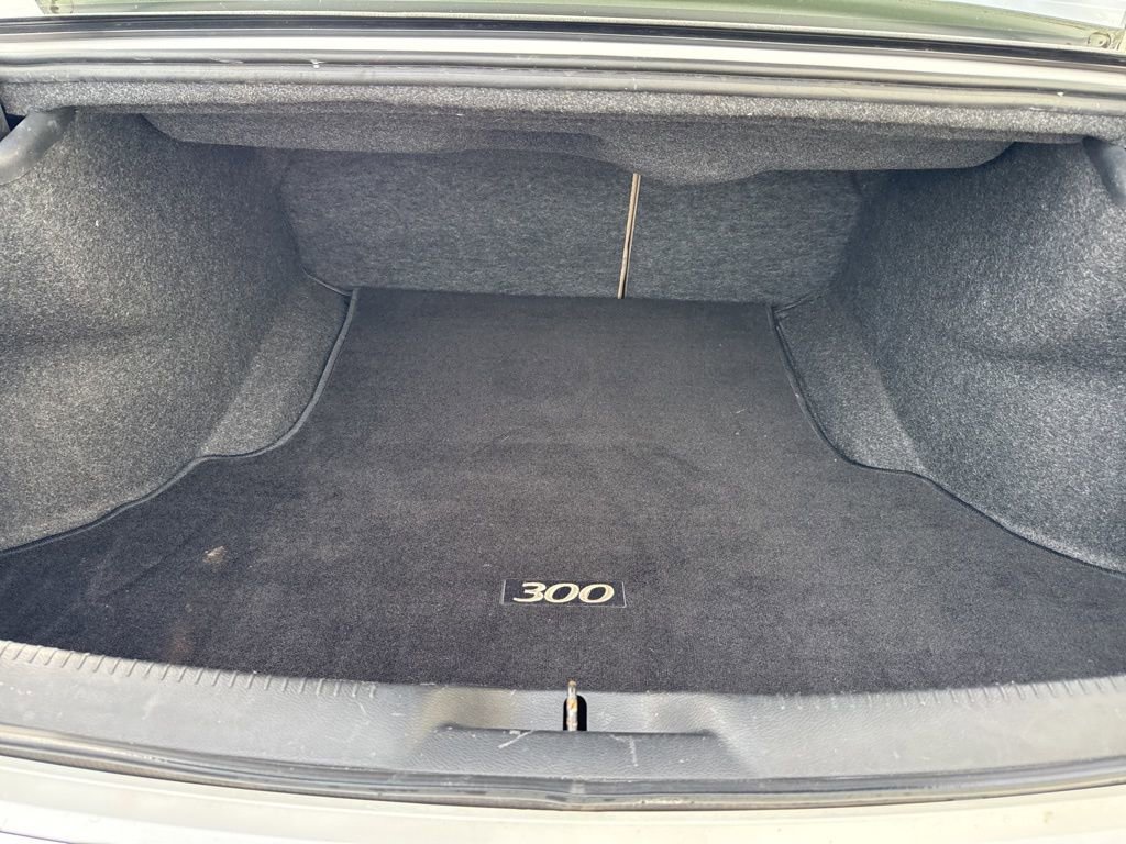 Used 2011 Chrysler 300 Limited w/ Luxury Group image 10