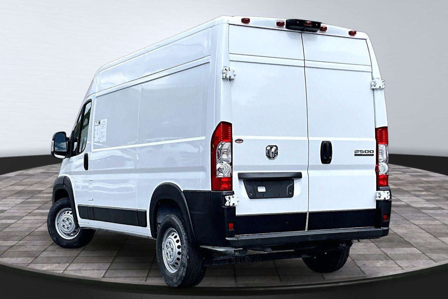 Used 2025 RAM ProMaster 2500 w/ Convenience Group FWD image 3