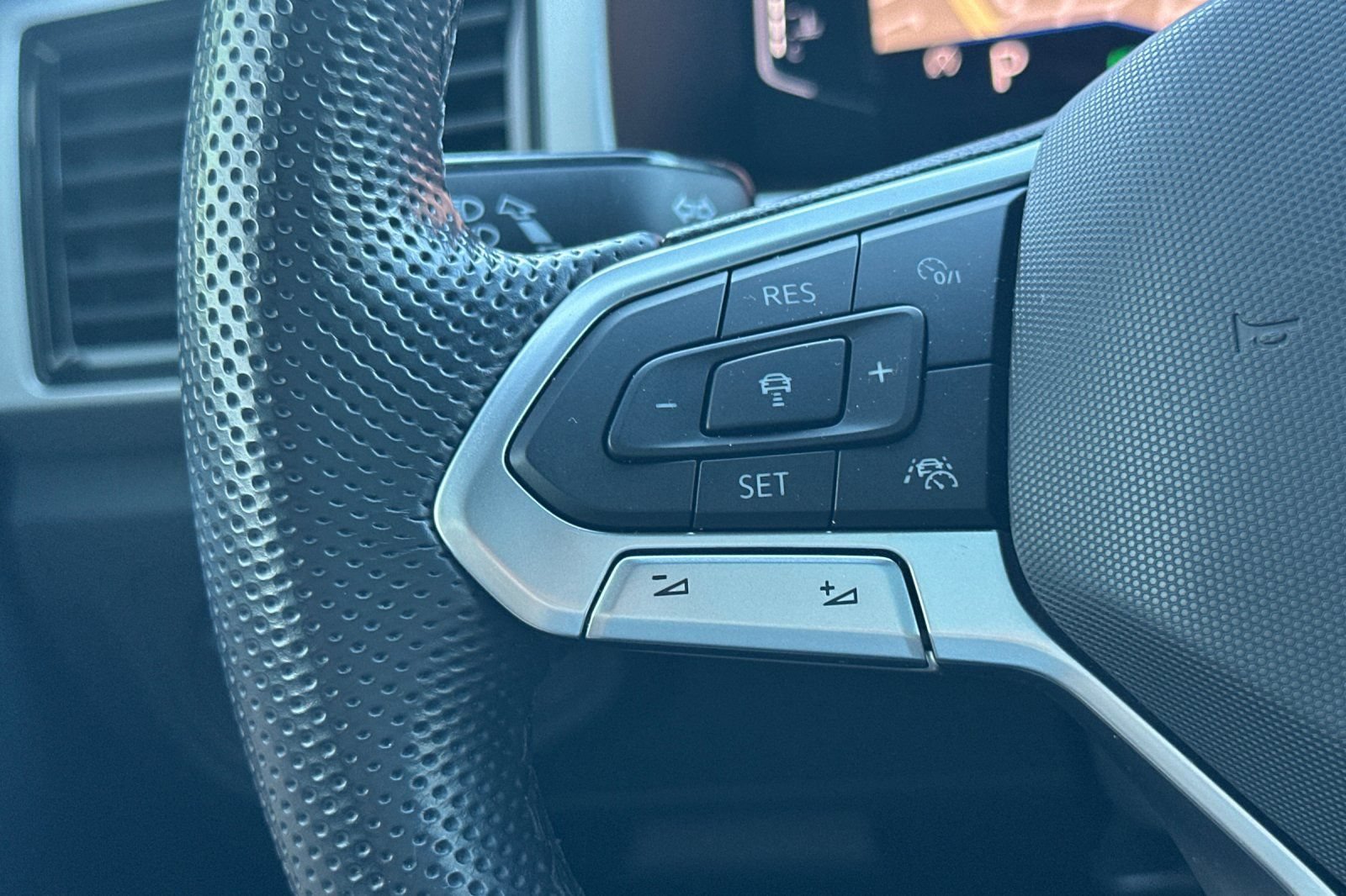 Used 2021 Volkswagen Atlas Cross Sport SEL Premium R-Line w/ Luggage Net & Mats Package AWD/4WD image 35