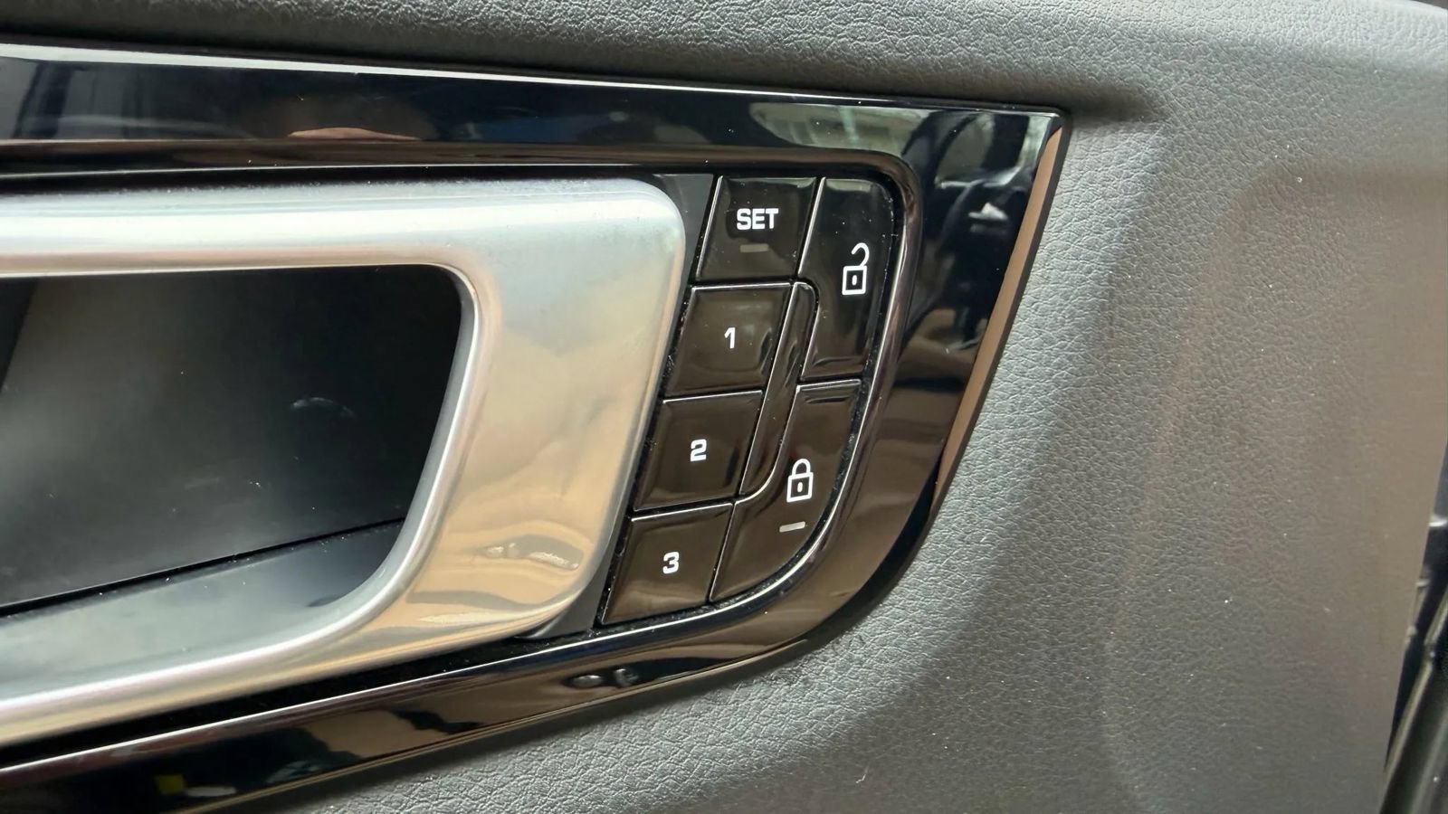 Used 2019 Porsche Cayenne S w/ Premium Plus Package AWD/4WD image 32