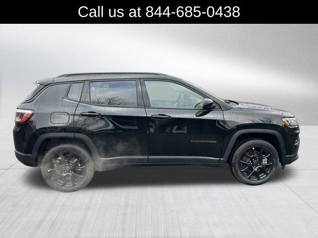 New 2026 Jeep Compass Latitude image 4
