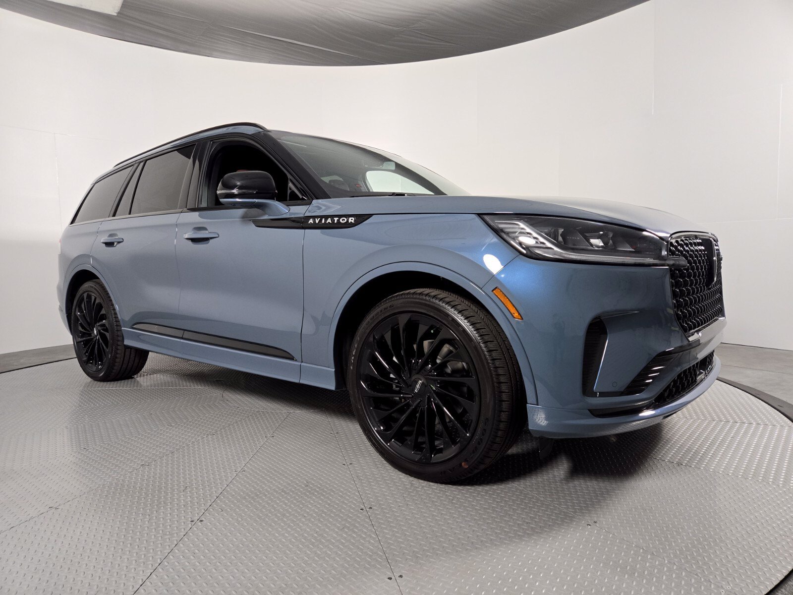 New 2026 Lincoln Aviator Reserve AWD/4WD image 2