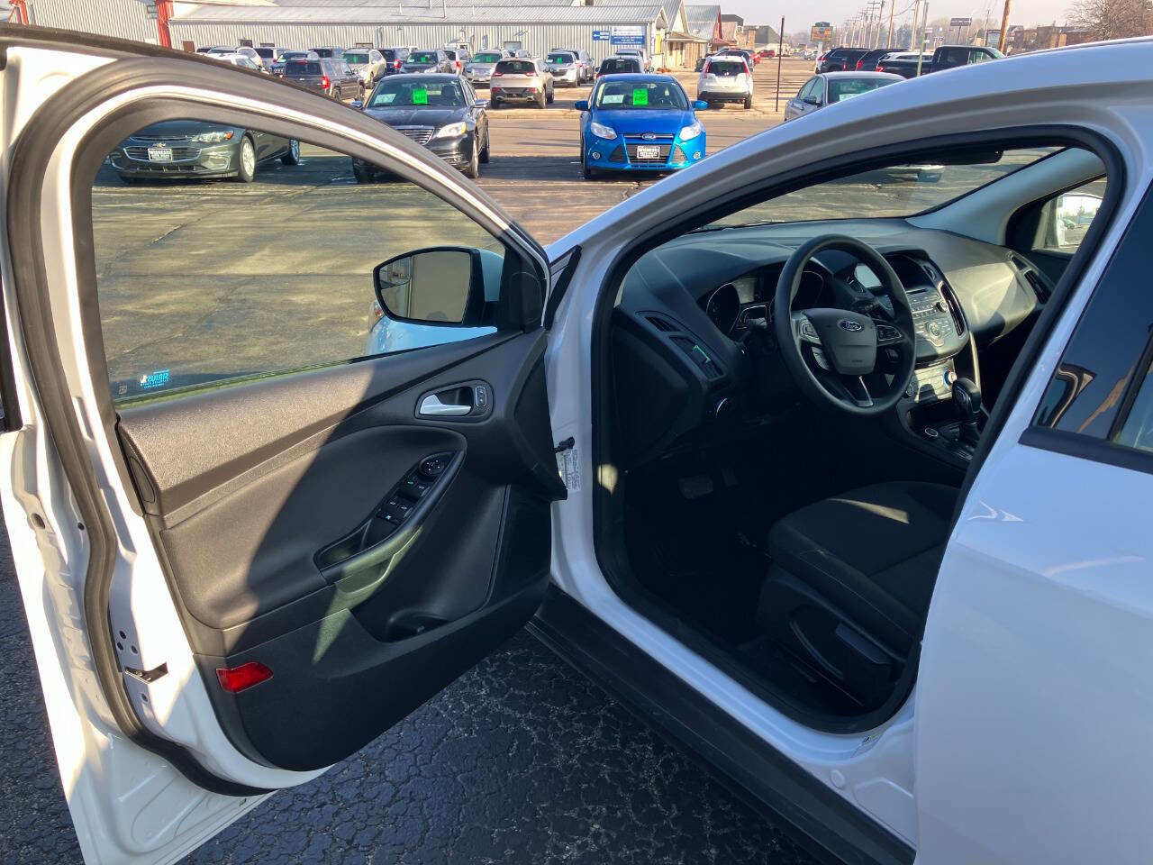 Used 2017 Ford Focus SE w/ Interior Protection Package image 9