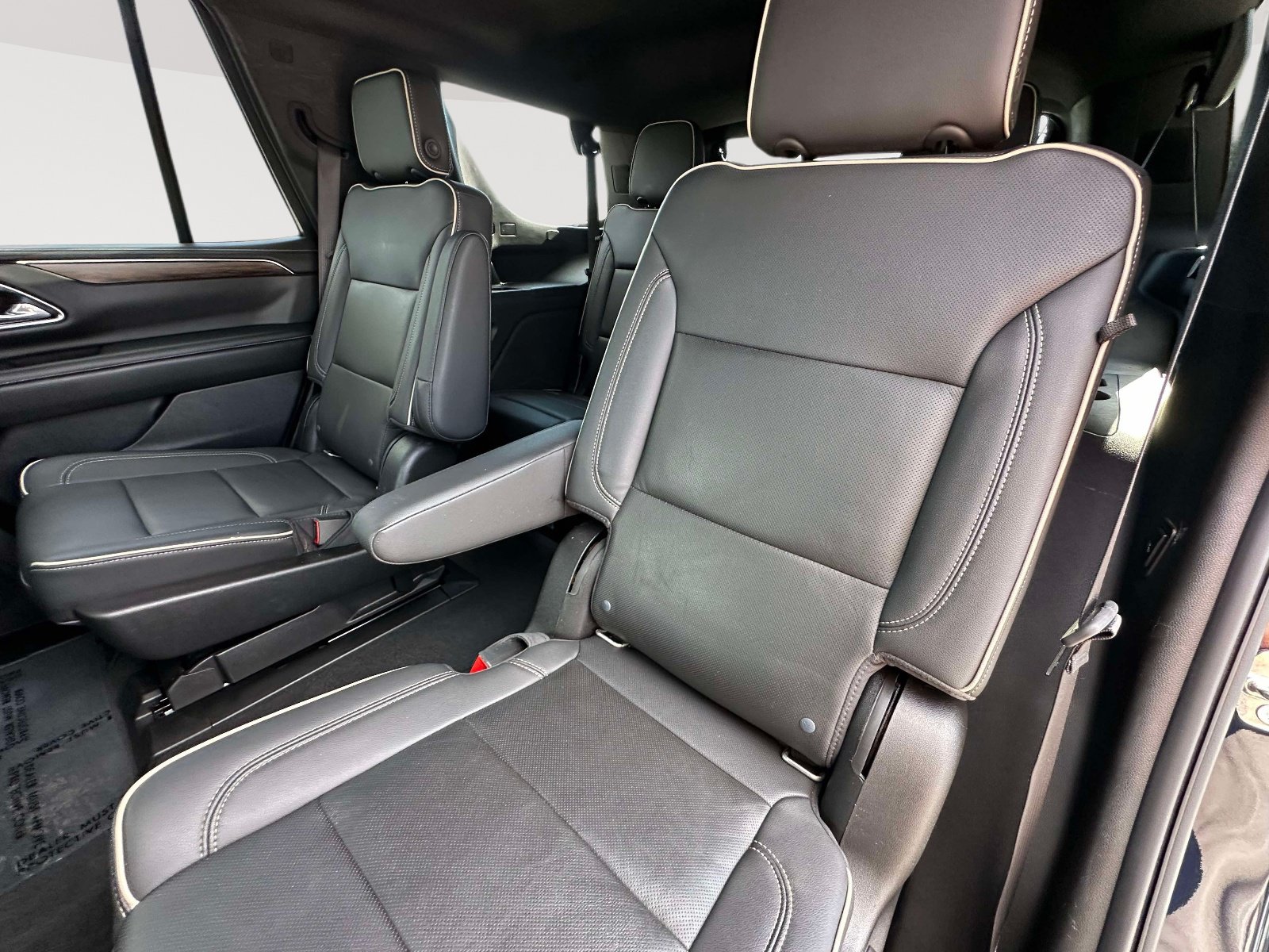 Used 2021 Chevrolet Tahoe Premier AWD/4WD image 32