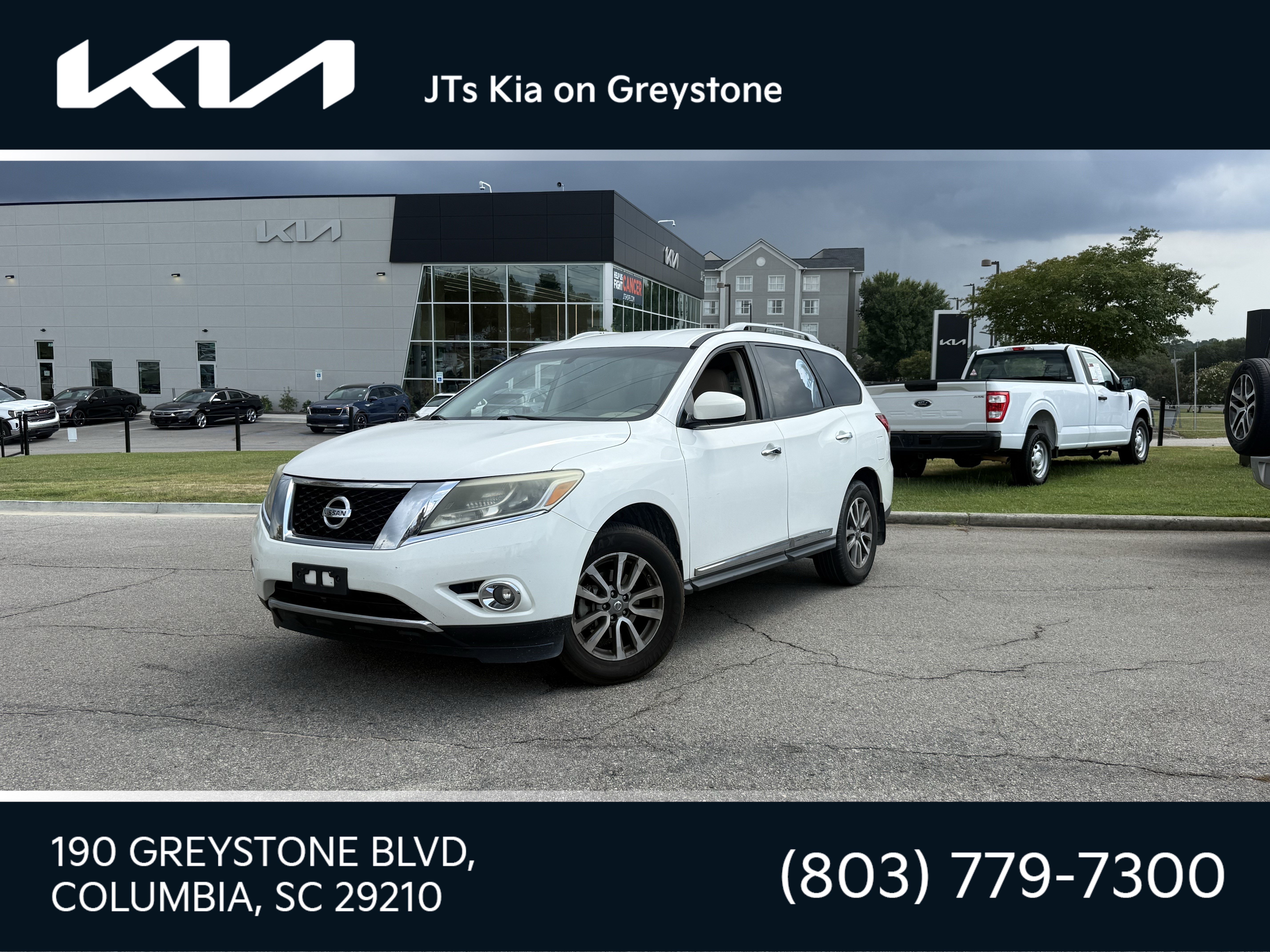 Used 2013 Nissan Pathfinder SL FWD image 1