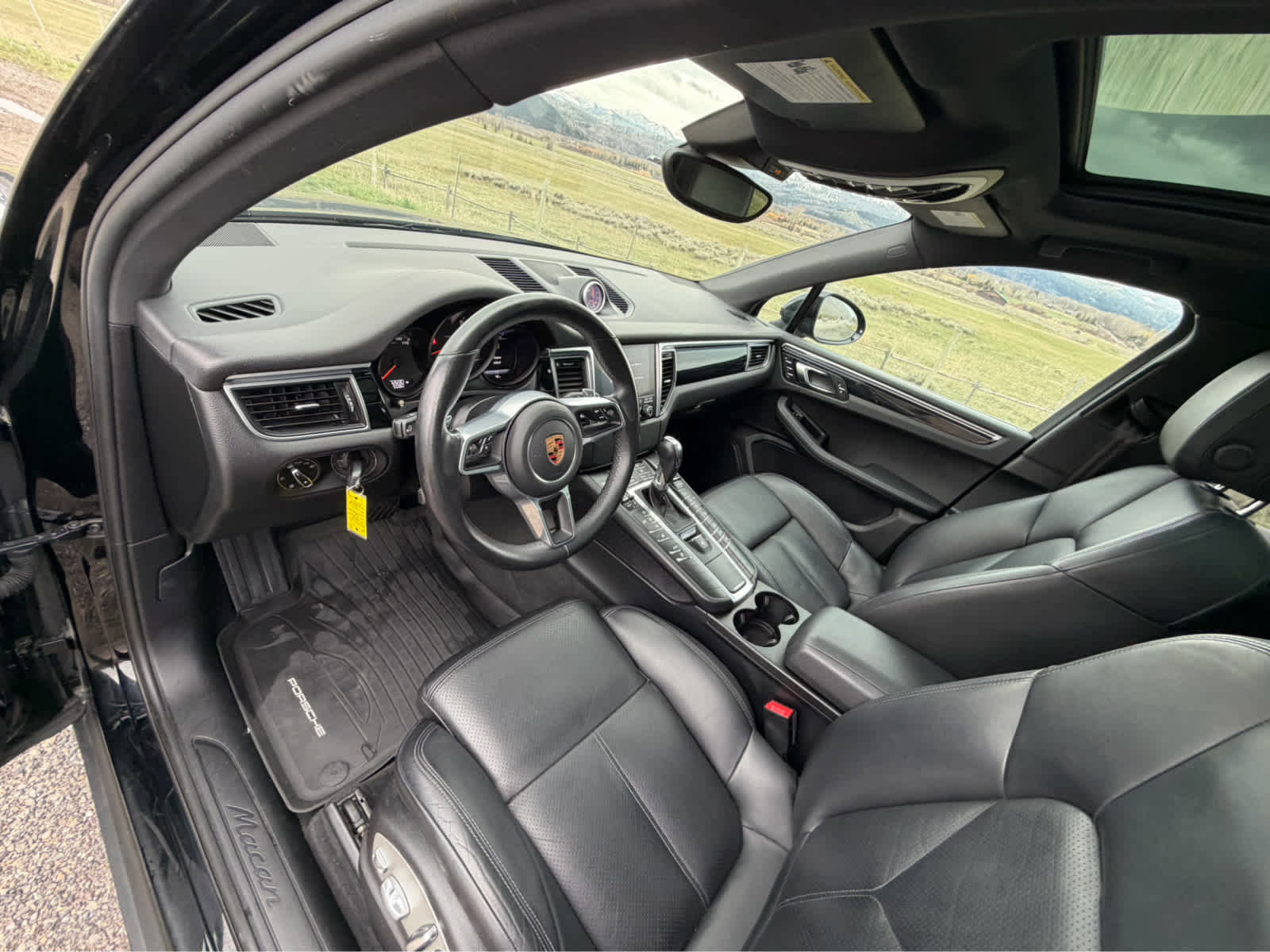 Used 2018 Porsche Macan image 18