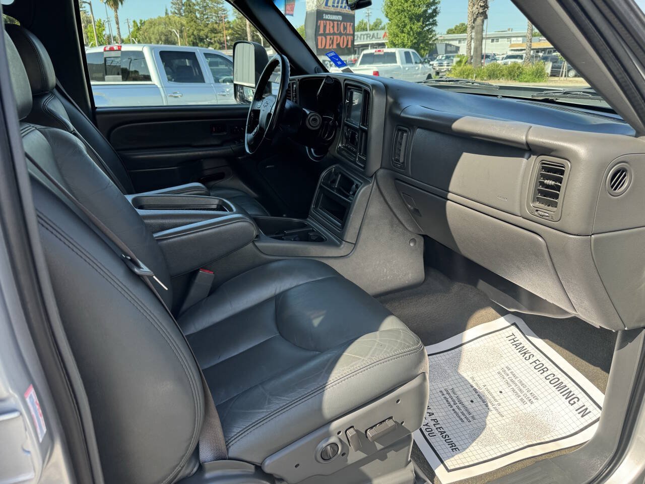 Used 2007 Chevrolet Silverado 2500 LT w/ Onstar Plus Package AWD/4WD image 11