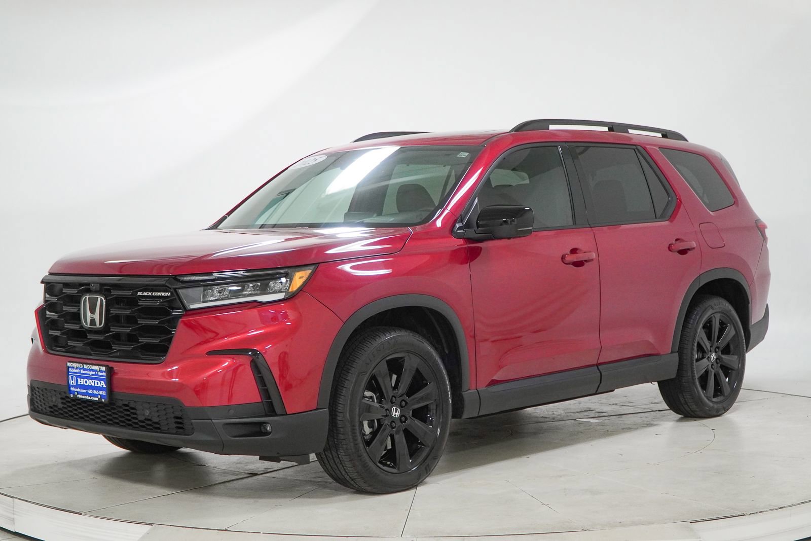 Certified 2025 Honda Pilot Black Edition image 4