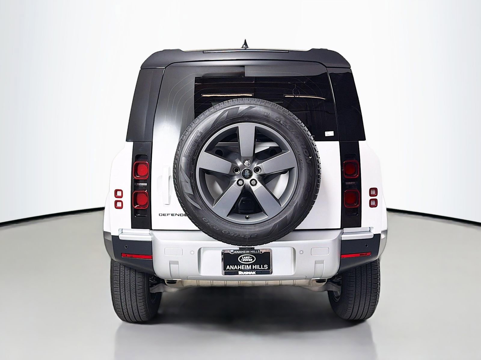 Certified 2025 Land Rover Defender 110 S AWD/4WD image 4