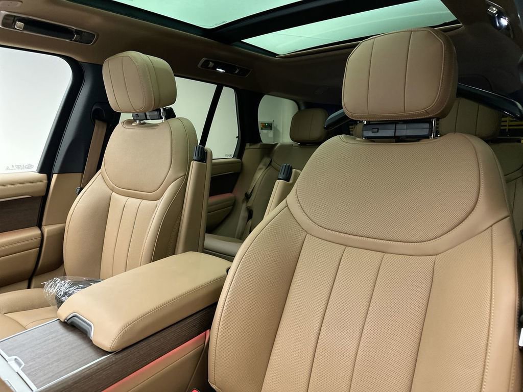 New 2025 Land Rover Range Rover SE image 9