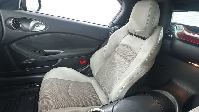 Used 2017 Nissan 370Z Touring RWD image 12