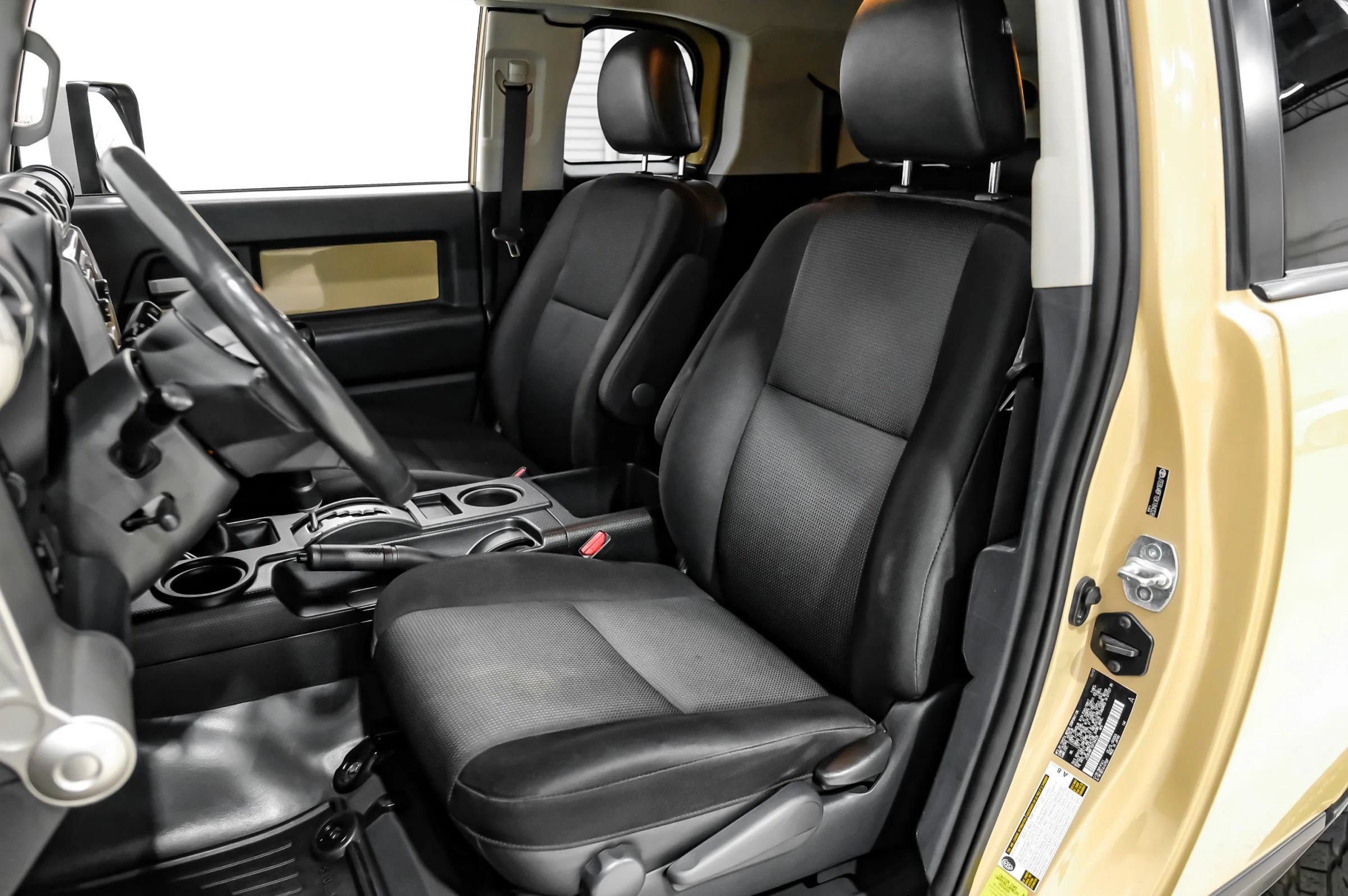 Used 2014 Toyota FJ Cruiser 4WD w/ Upgrade Package image 33