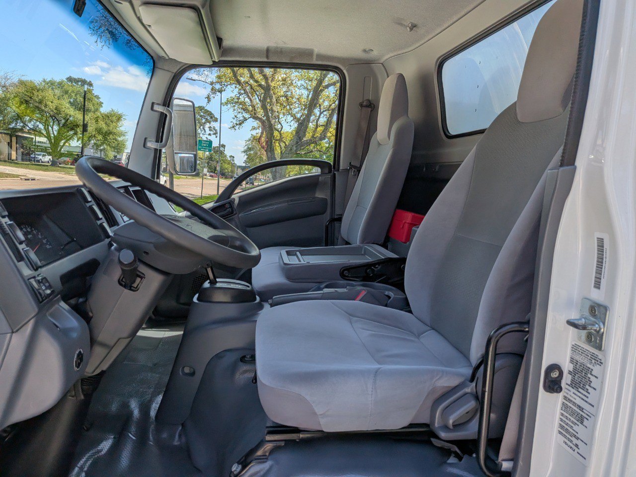 Used 2018 Isuzu NPR image 16