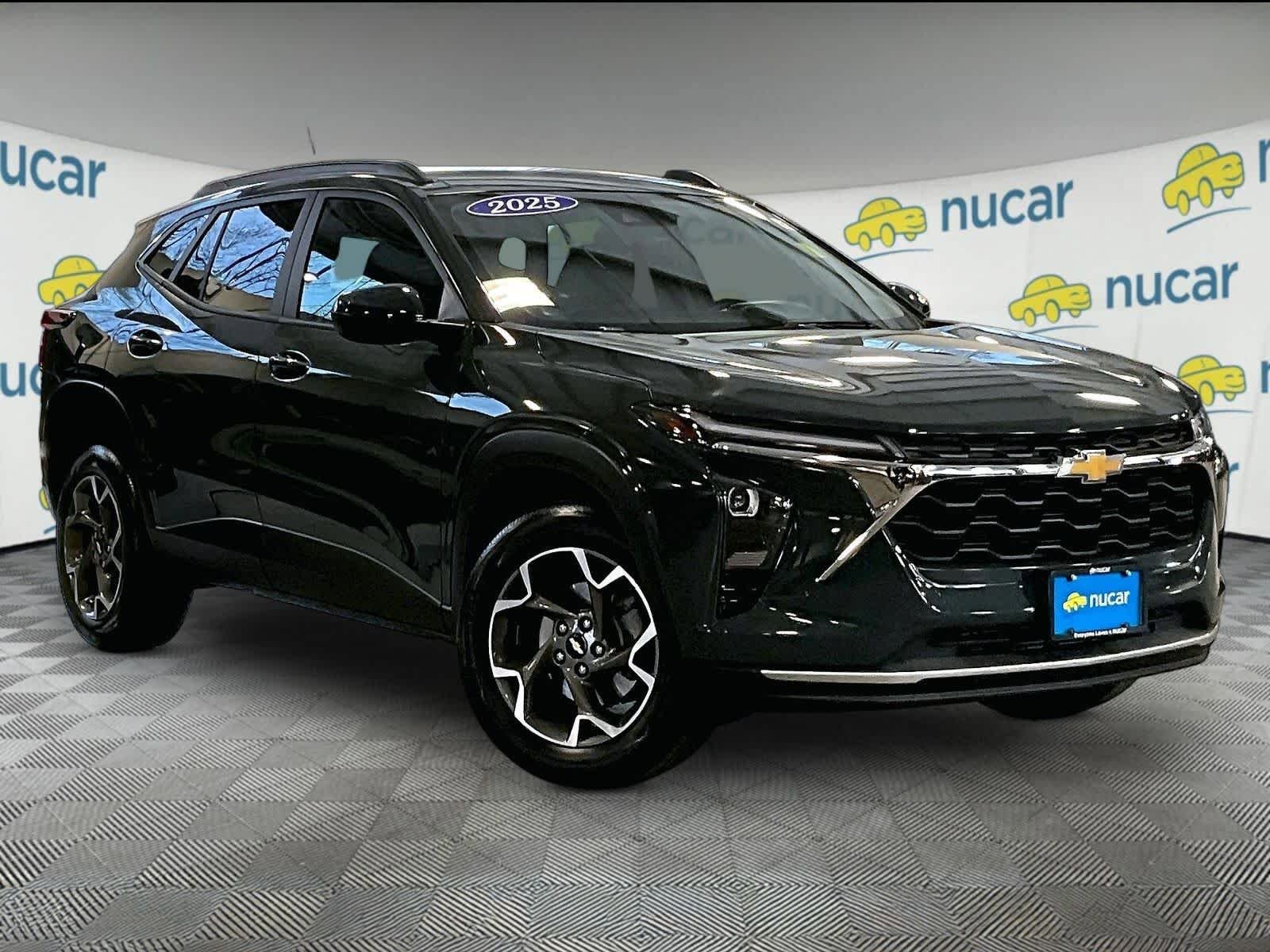 Used 2025 Chevrolet Trax LT w/ Driver Confidence Package FWD image 1
