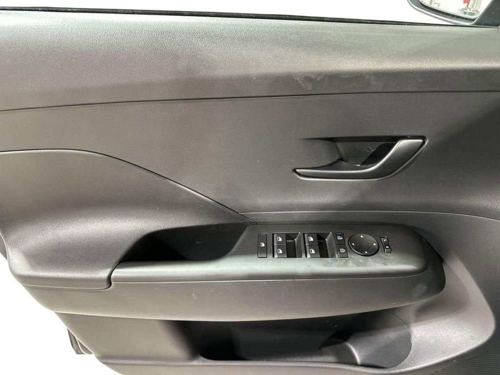 Used 2025 Hyundai Kona SEL AWD/4WD image 14