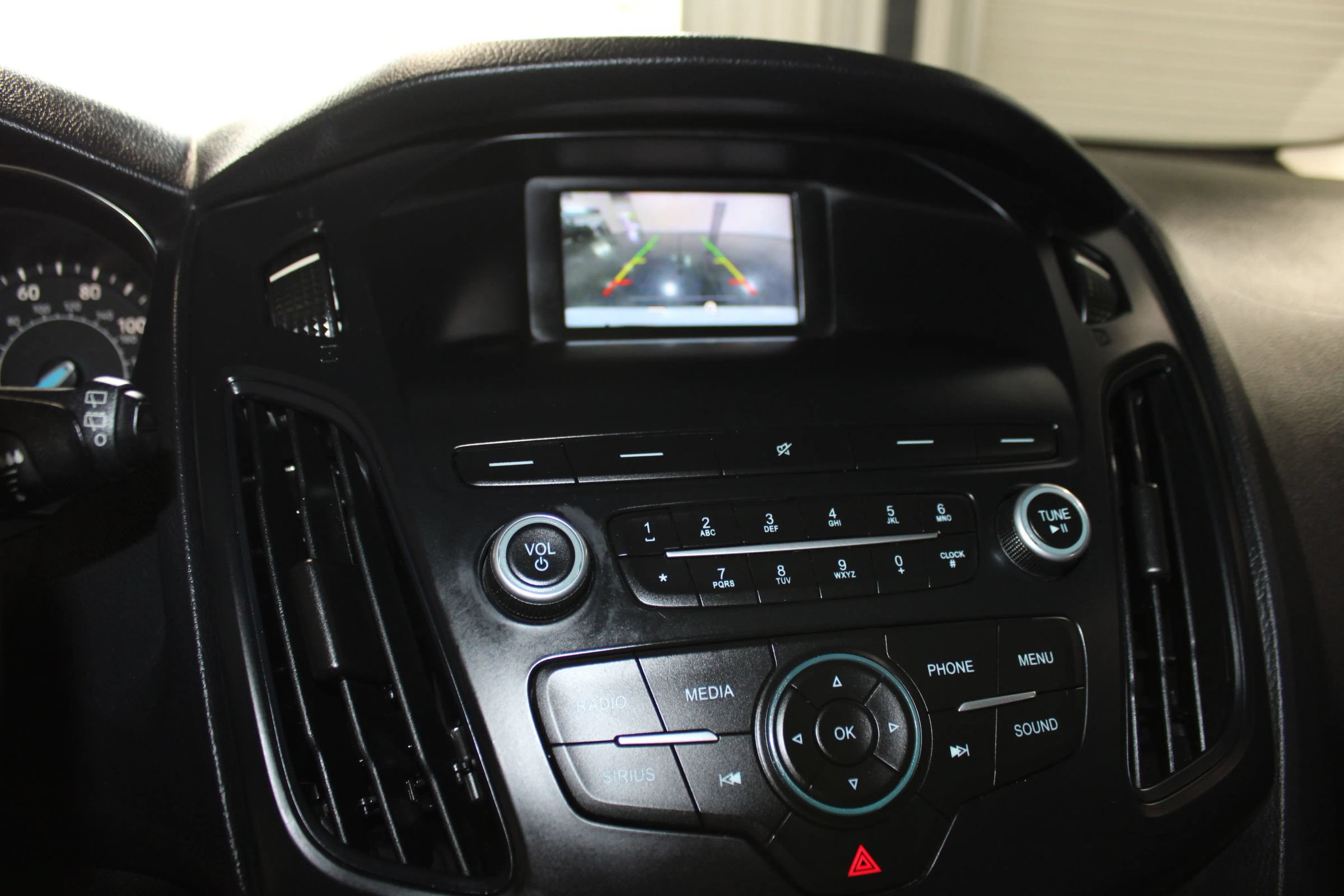 Used 2018 Ford Focus SE FWD image 17