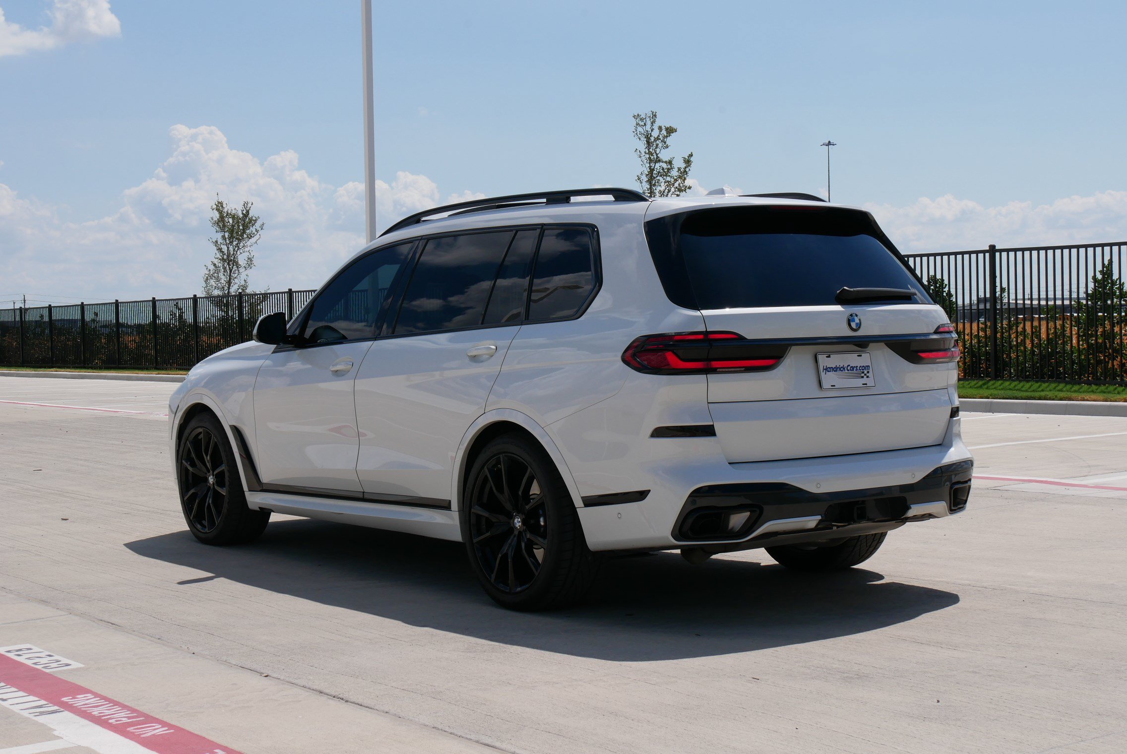 Used 2024 BMW X7 xDrive40i w/ M Sport Package AWD/4WD image 7