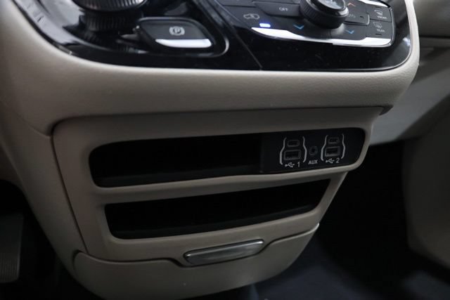 Used 2023 Chrysler Pacifica Touring-L FWD image 29