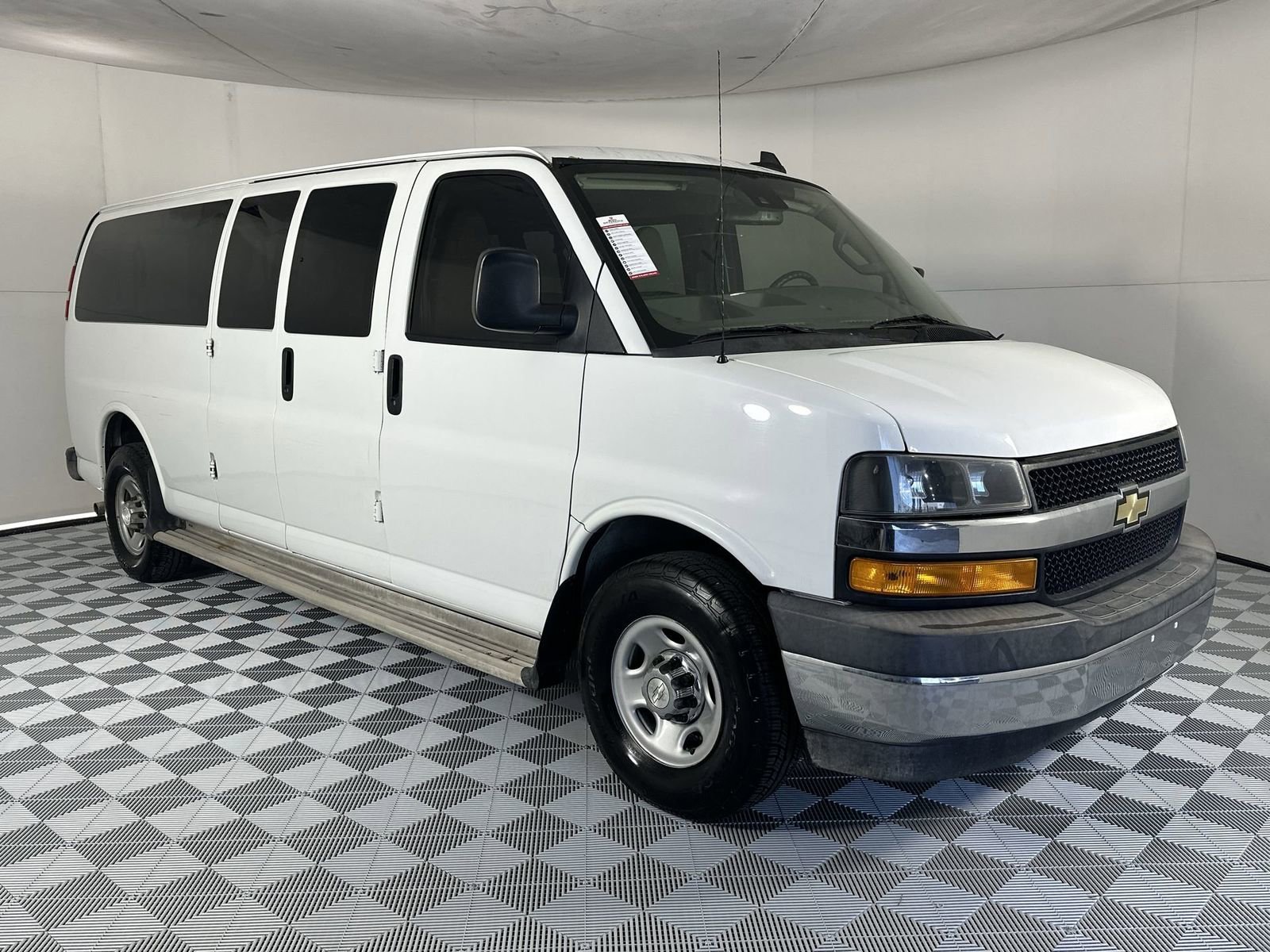 Used 2019 Chevrolet Express 3500 LT w/ LT Preferred Equipment Group RWD image 2