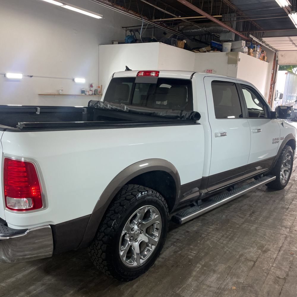 Used 2017 RAM 1500 Laramie w/ Convenience Group AWD/4WD image 3