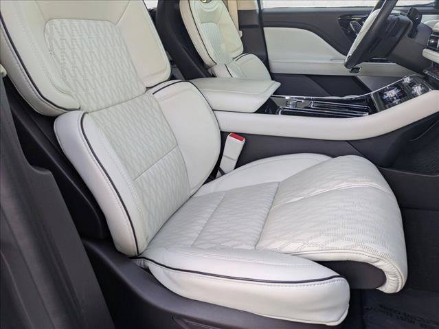 Used 2021 Lincoln Aviator Black Label Grand Touring w/ Class IV Trailer Tow Package AWD/4WD image 21