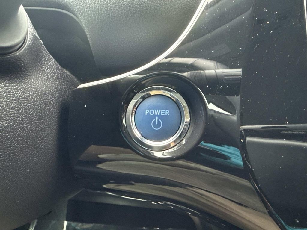 Used 2022 Toyota Prius FWD image 33