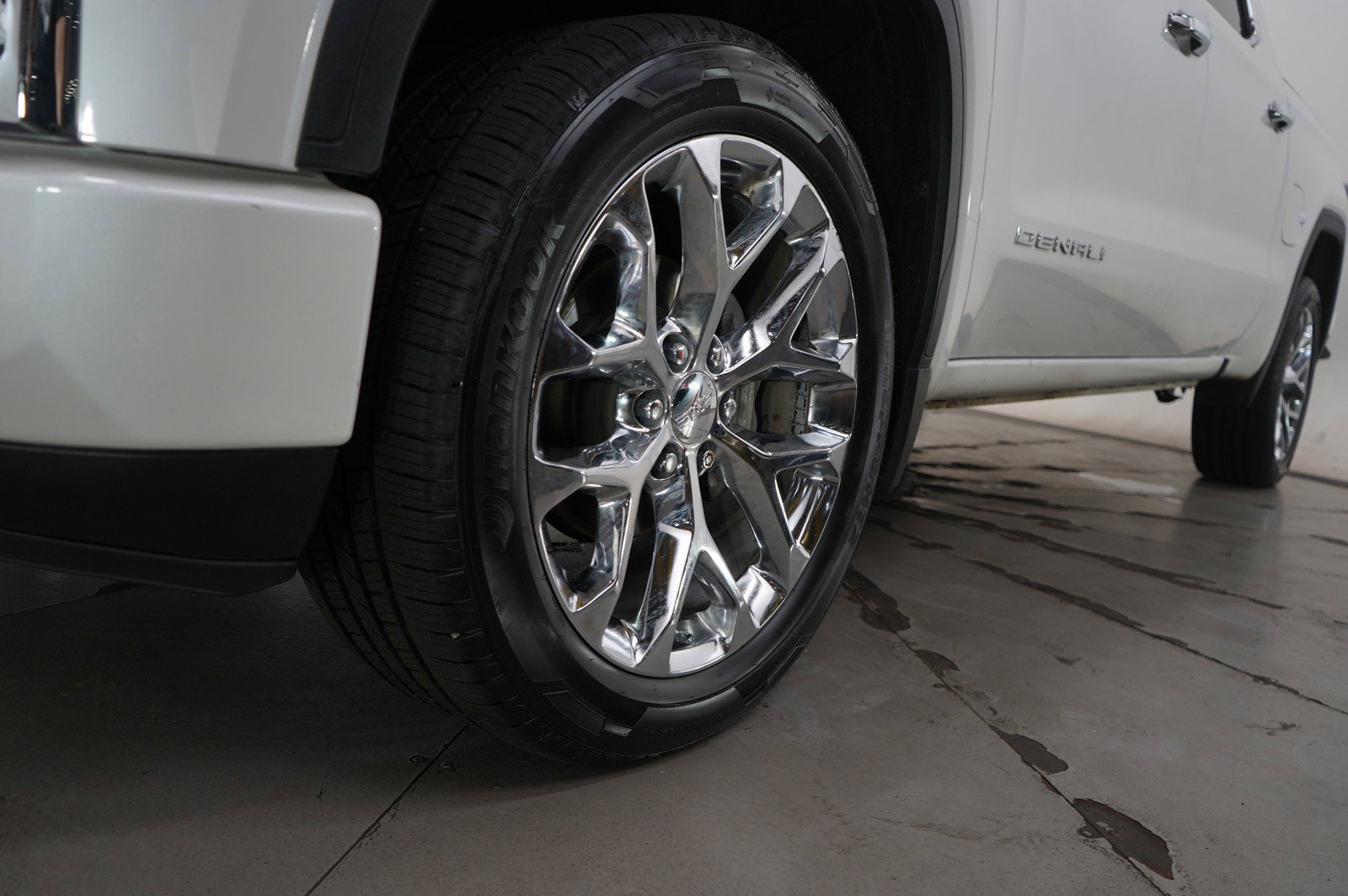 Used 2020 GMC Sierra 1500 Denali w/ Denali Premium Package AWD/4WD image 25