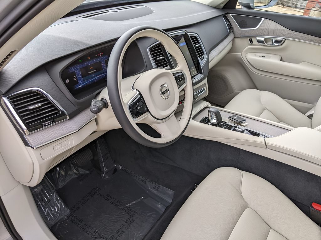 Certified 2025 Volvo XC90 T8 Plus w/ Protection Package Premier AWD/4WD image 8