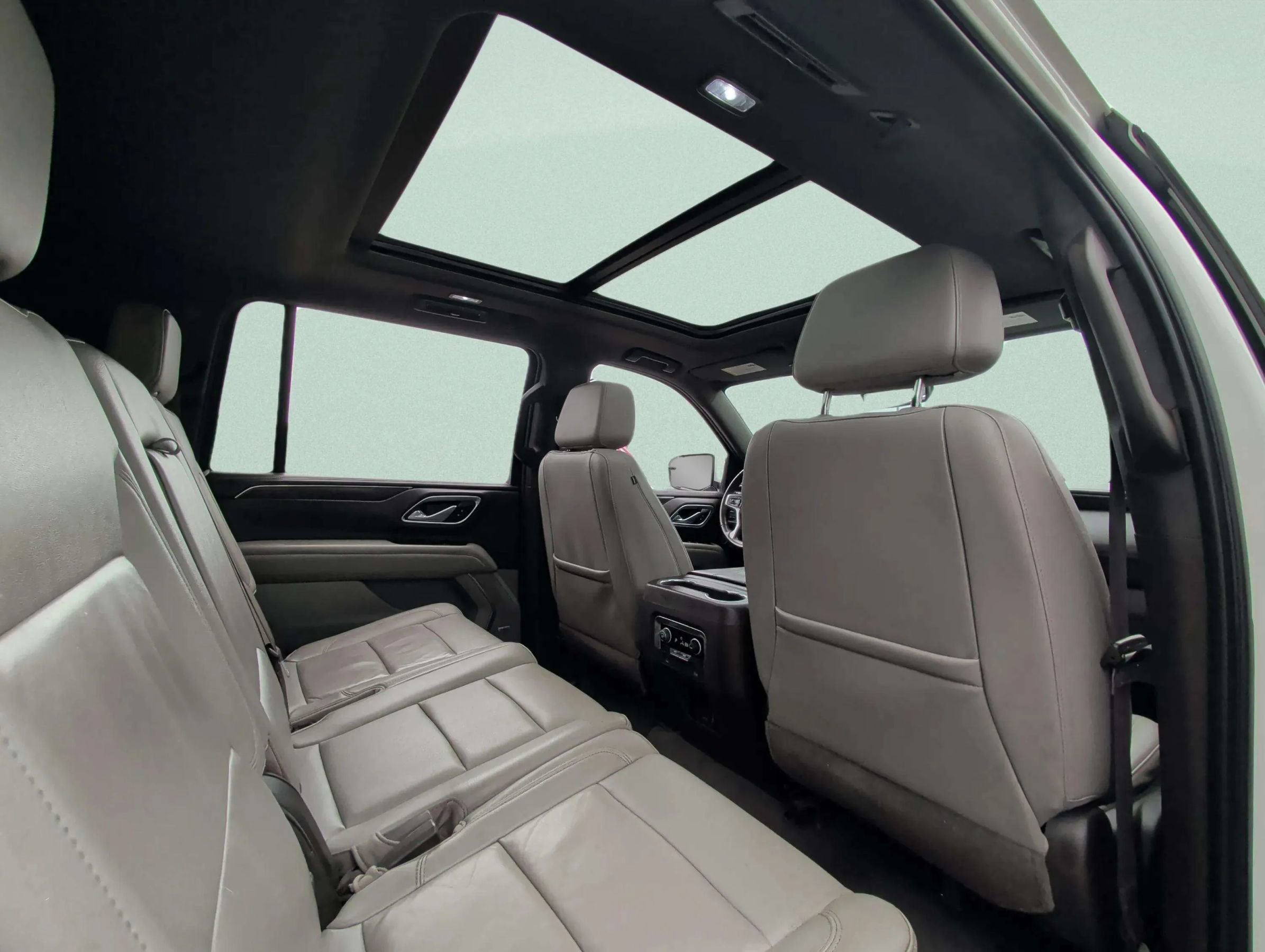 Used 2021 Chevrolet Suburban LT RWD image 25