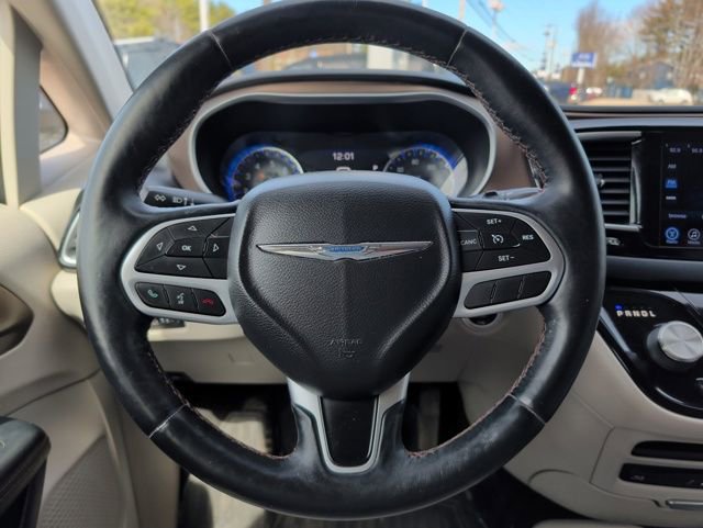 Used 2017 Chrysler Pacifica Touring-L Plus w/ Tire & Wheel Group image 21