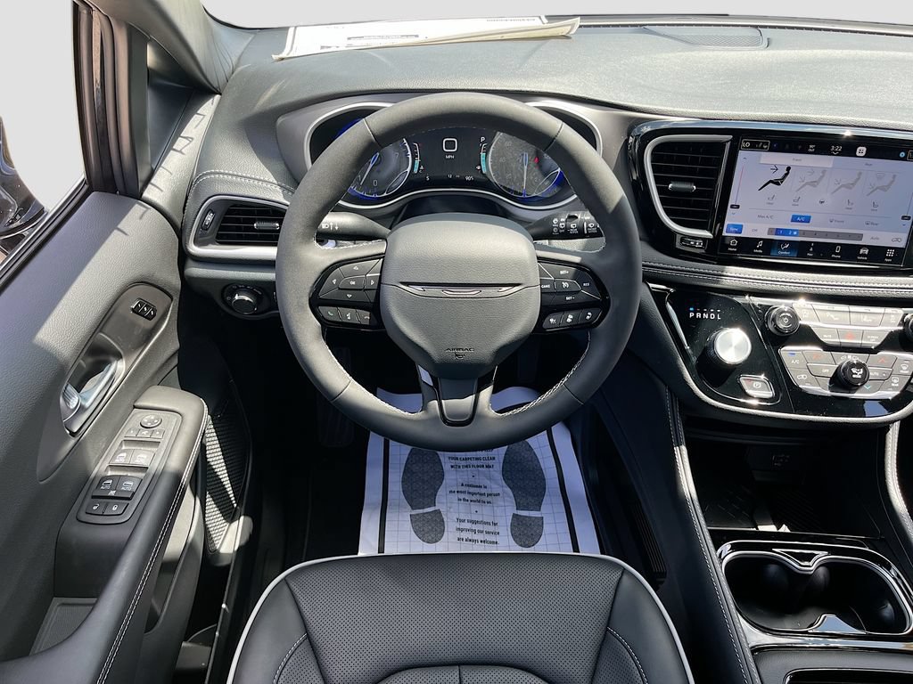 New 2027 Chrysler Pacifica Limited FWD image 24