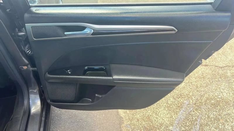 Used 2016 Ford Fusion Energi SE FWD image 8